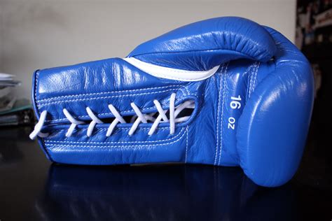 Winning Boxing Gloves Review .